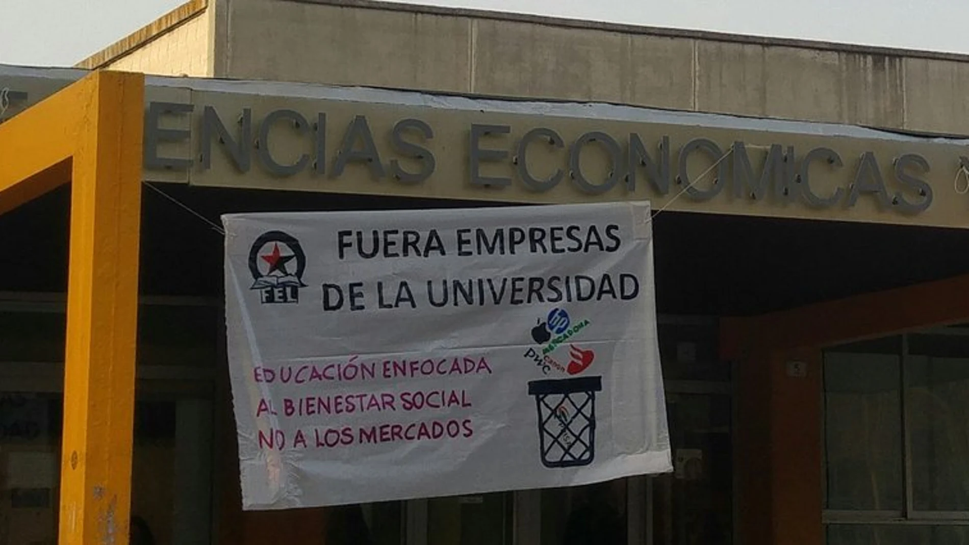 ¿Fuera empresas de la Universidad?