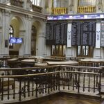 Paneles en la Bolsa de Madrid