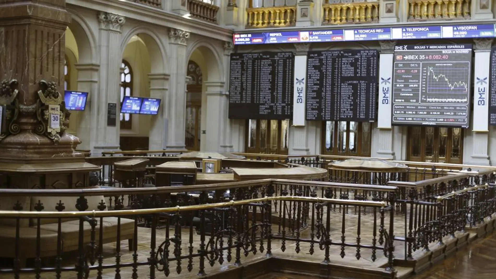 Paneles en la Bolsa de Madrid
