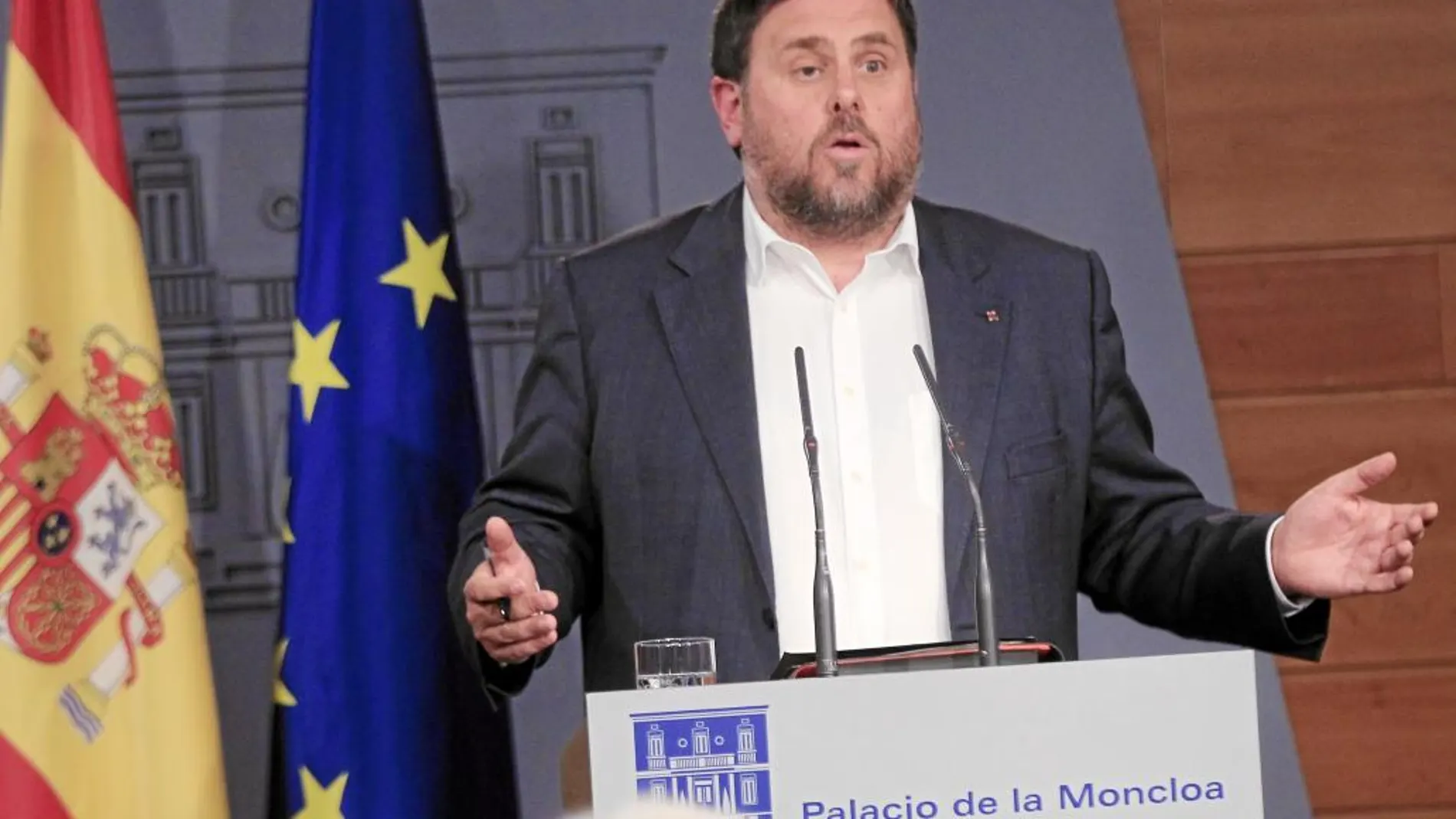 El vicepresidente del Govern, Oriol Junqueras, en una rueda de prensa en la Moncloa
