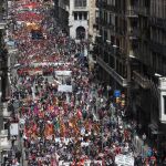 Aspecto de la manifestación convocada por los principales sindicatos en Barcelona