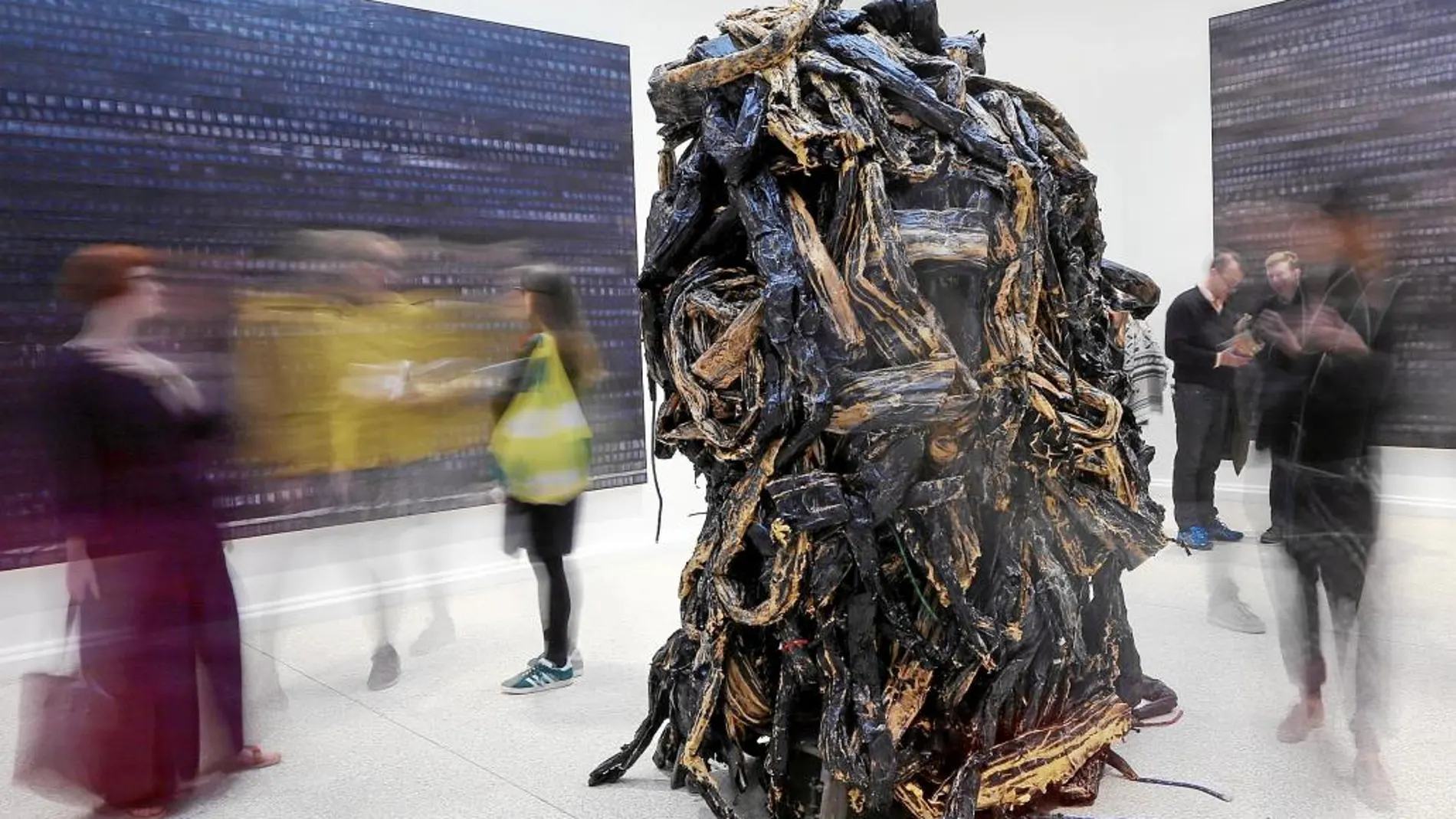 El pabellón de Estados Unidos con una de las obras que más han llamado la atención: «Medusa», de Mark Bradford