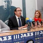 La presidenta de la Diputación, Ángeles Armisén; el alcalde de Palencia, Alfonso Polanco; la directora de Políticas Culturales, Mar Sancho; y el editor José Ángel Zapatero