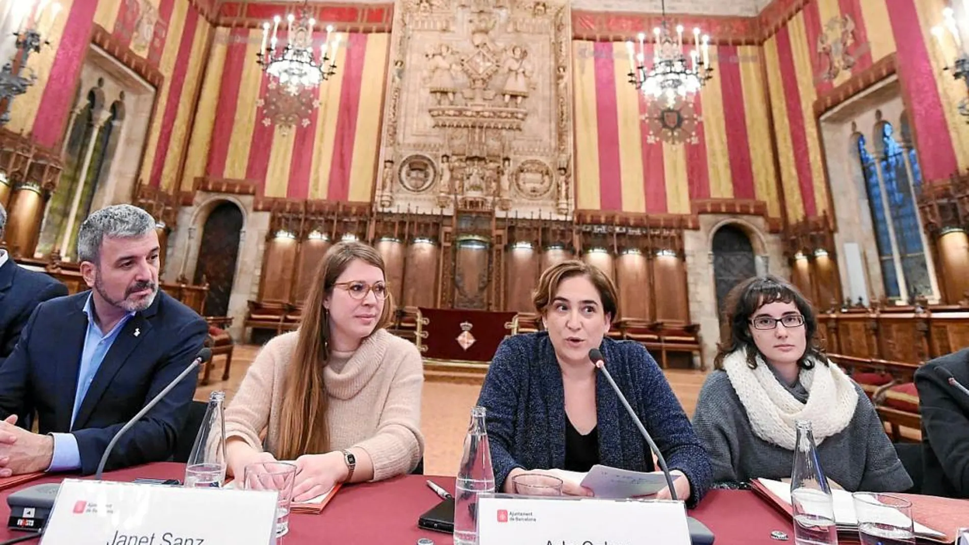 Ada Colau presidió ayer su primer pleno del pacto por la movilidad