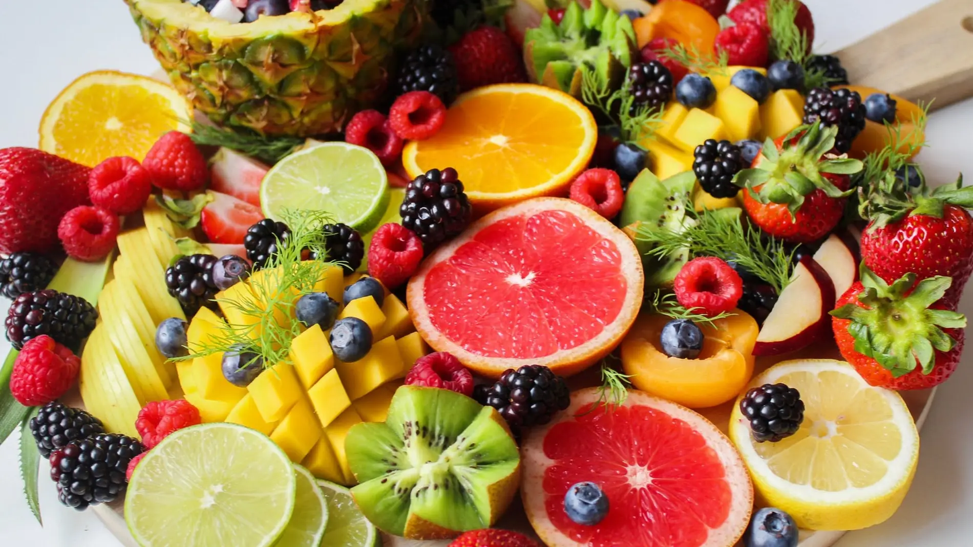 La vitamina C está presente en numerosas frutas