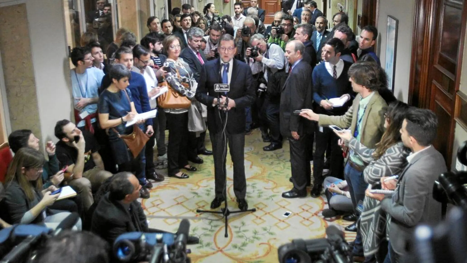 Rajoy reiteró ayer en el Congreso su propuesta de un gran pacto con PSOE y Ciudadanos