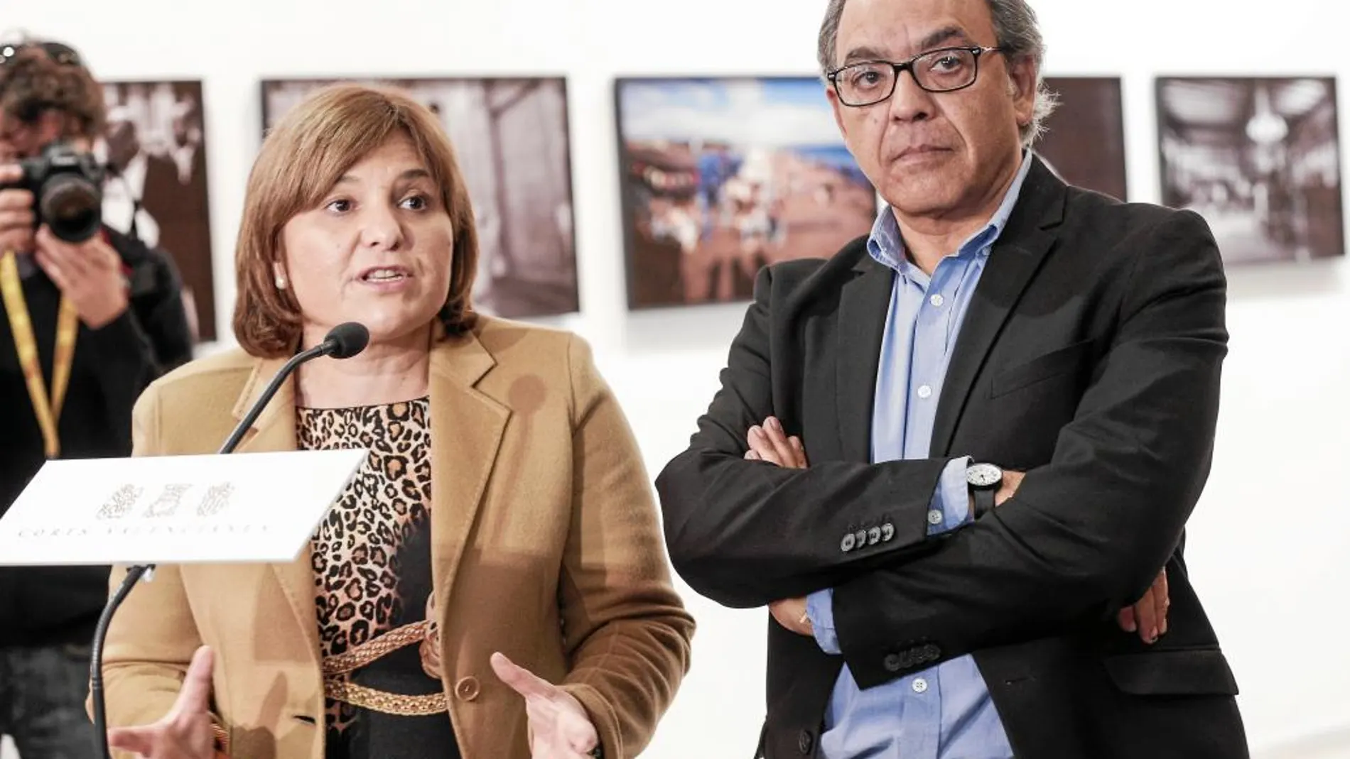 Bonig y Mata protagonizaron una foto insólita al comparecer juntos en conferencia de prensa