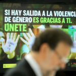 Mariano Rajoy durante una de sus visitas al centro 016 contra la violencia de género