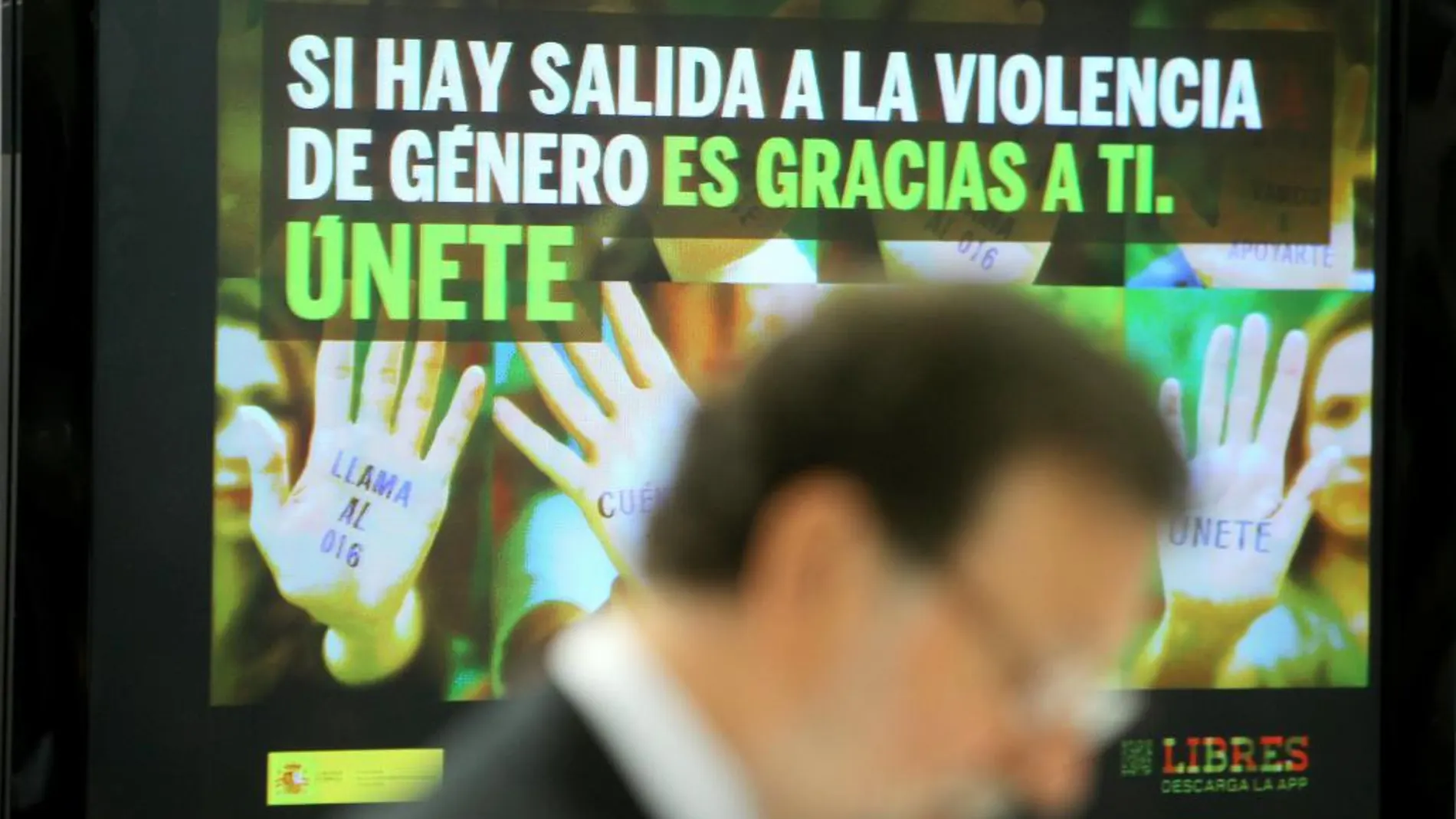 Mariano Rajoy durante una de sus visitas al centro 016 contra la violencia de género