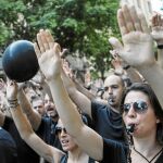 Imagen de la protesta de los Mossos d'Esquadra de ayer ante la Conselleria de Interior, donde se concentraron hasta 2.000 agentes / Foto: Efe
