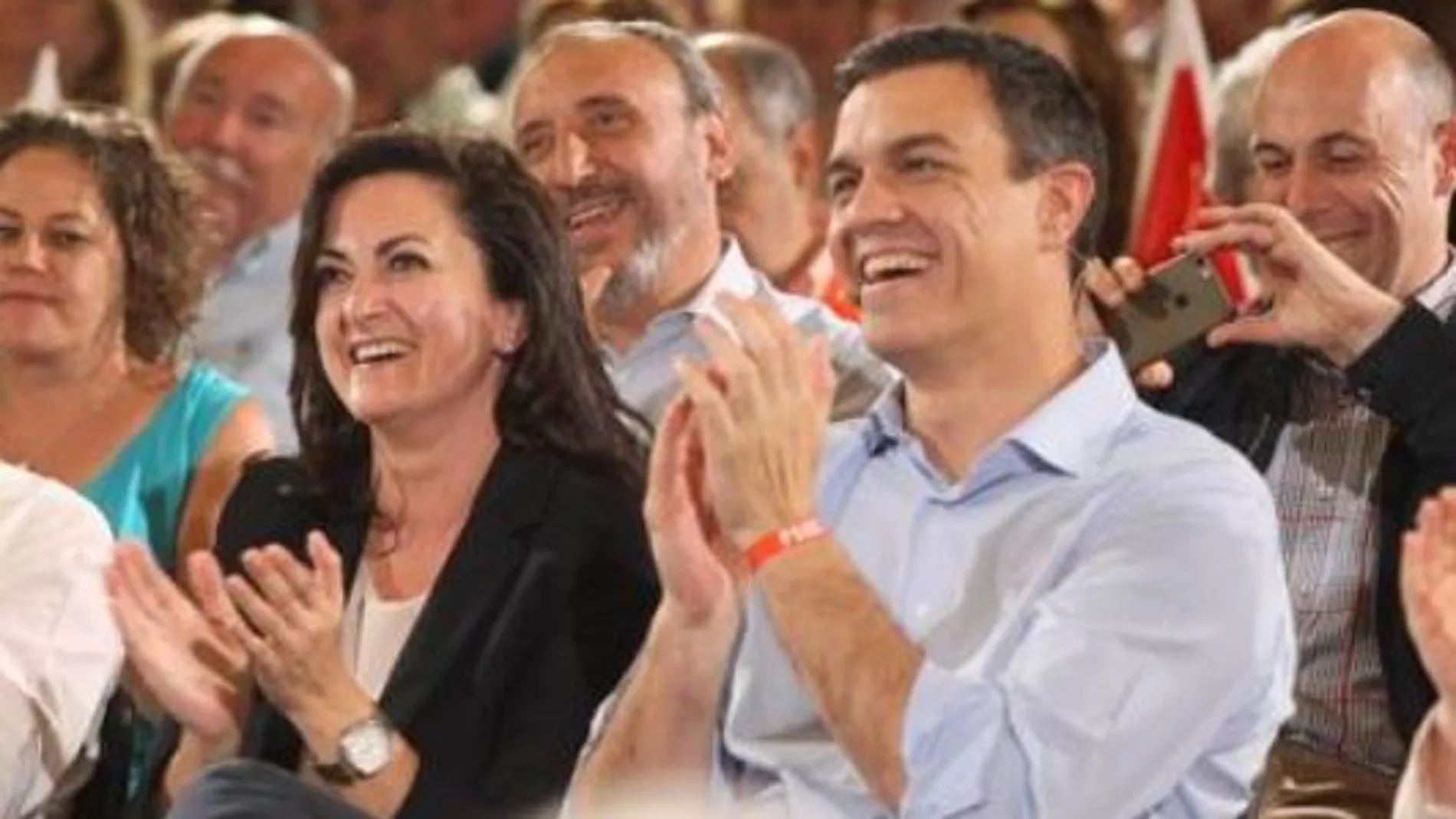 Pedro Sánchez, junto a la candidata socialista riojana, Concha Andreu