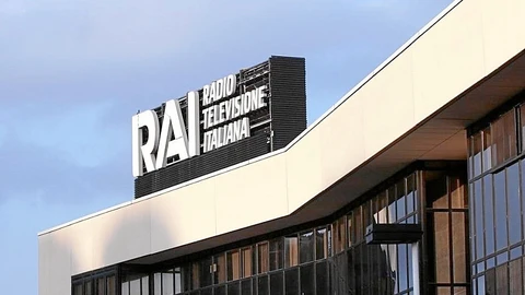 La radio televisión pública italiana posee 15 canales de televisión y diez emisoras de radio