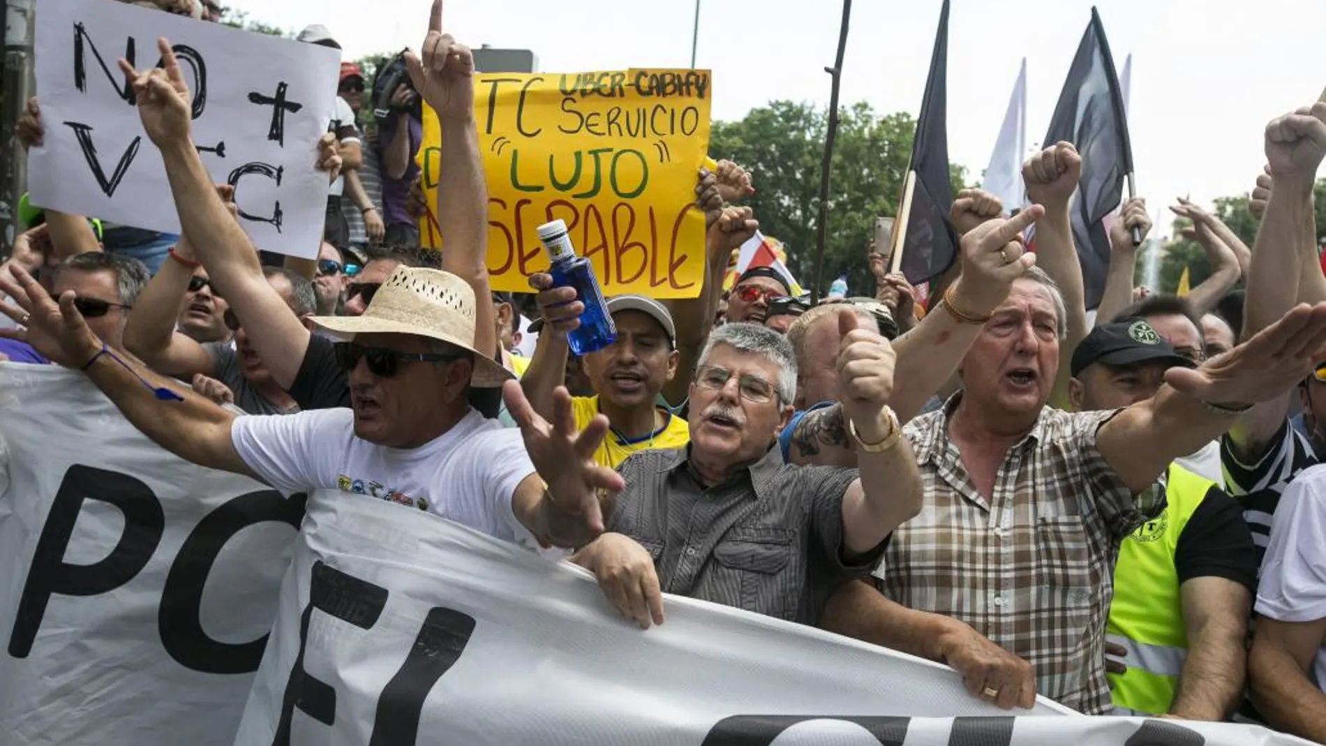 Miles de taxistas procedentes de toda España se han manifestado esta semana en Madrid contra la competencia "desleal"de plataformas como Uber