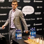 Magnus Carlsen se retiró contra Niemann y dejó la sospecha de que su rival hacía trampas