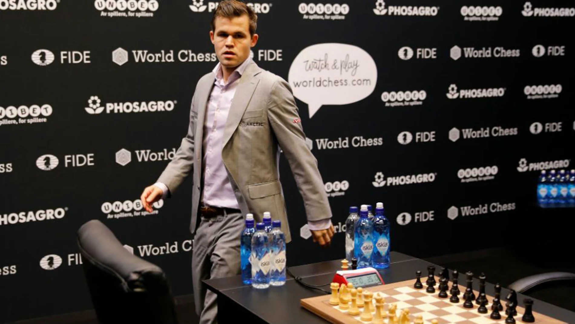Magnus Carlsen se retiró contra Niemann y dejó la sospecha de que su rival hacía trampas
