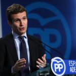 El vicesecretario de Comunicación del Partido Popular, Pablo Casado, durante la rueda de prensa que ofreció en la sede de Génova tras la reunión del Comité de Dirección del PP