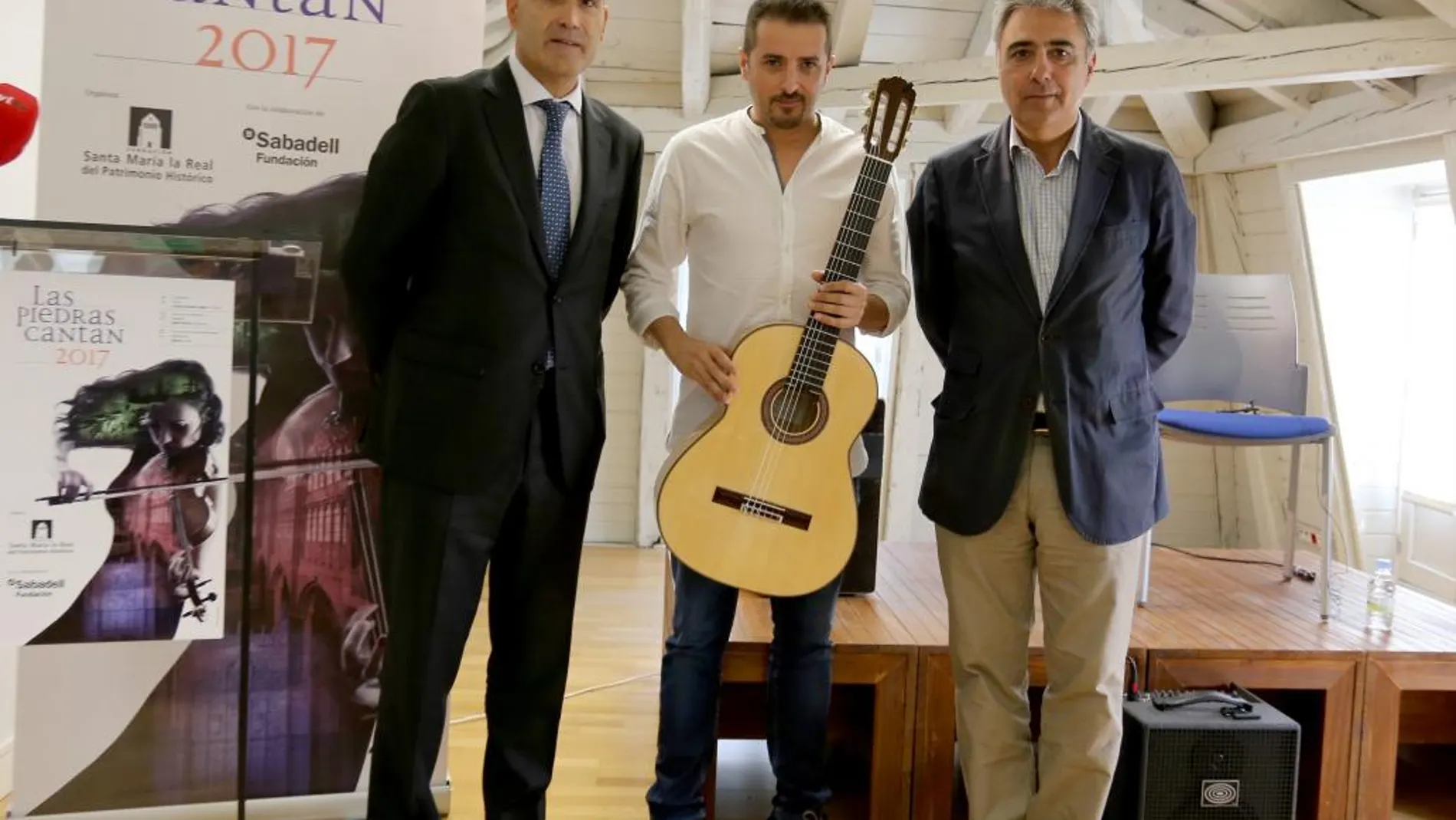 Juan Carlos Prieto junto a Enrique Maganto y Raúl Olivar presentan el ciclo
