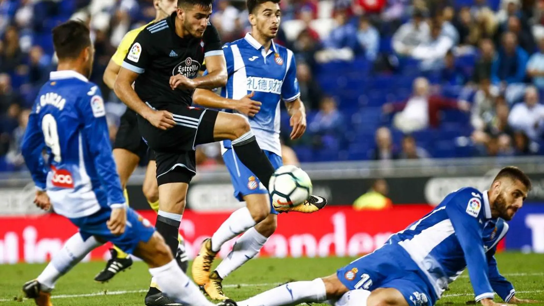 2-1. El Espanyol suma su primera victoria del curso contra el Celta