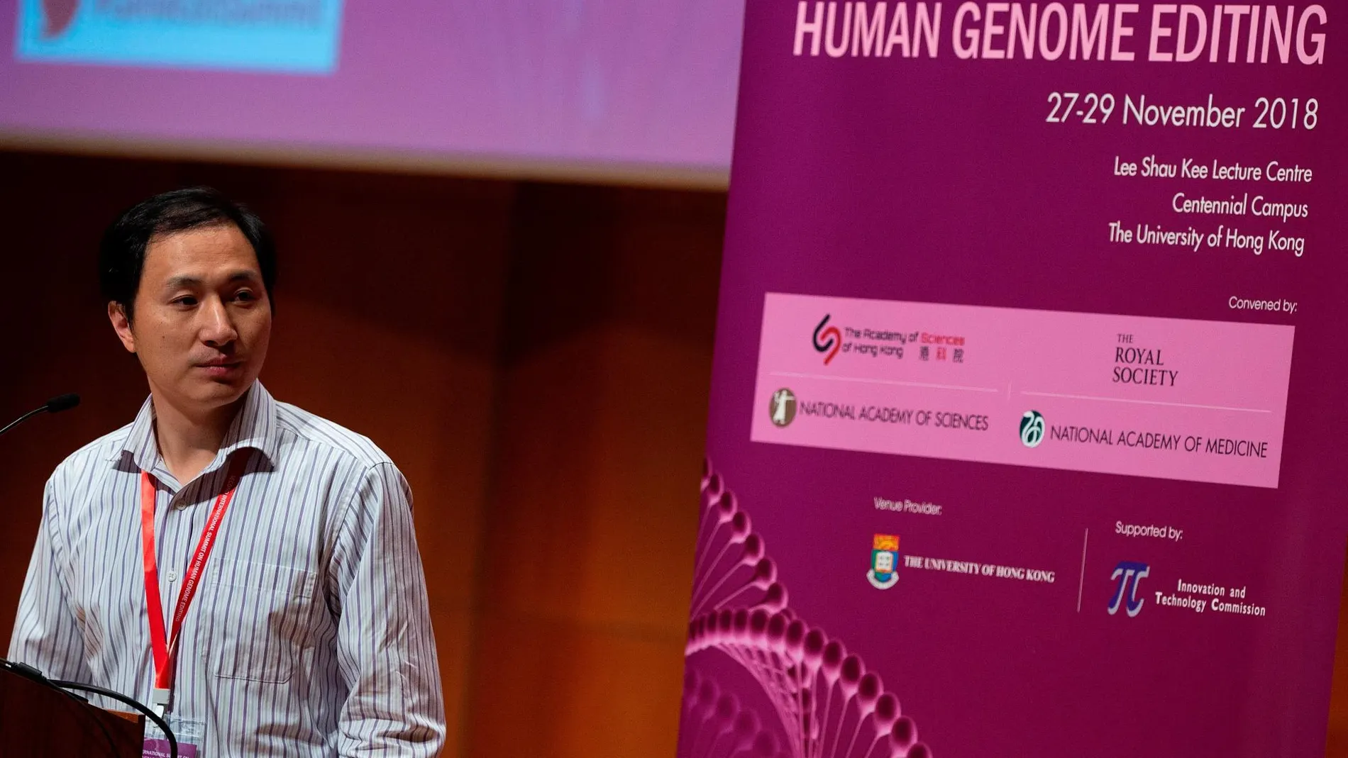 El científico chino He Jiankui presenta su trabajo en la II cumbre internacional sobre Edición del Genoma Humano en la Universidad de Hong Kong.
