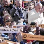 El Papa saludó a todos los peregrinos que llegaron ayer de varios puntos del mundo a la Plaza de San Pedro