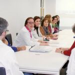 La consellera de Sanidad, ayer durante su visita a la Unidad de Oncología Pediátrica de La Fe