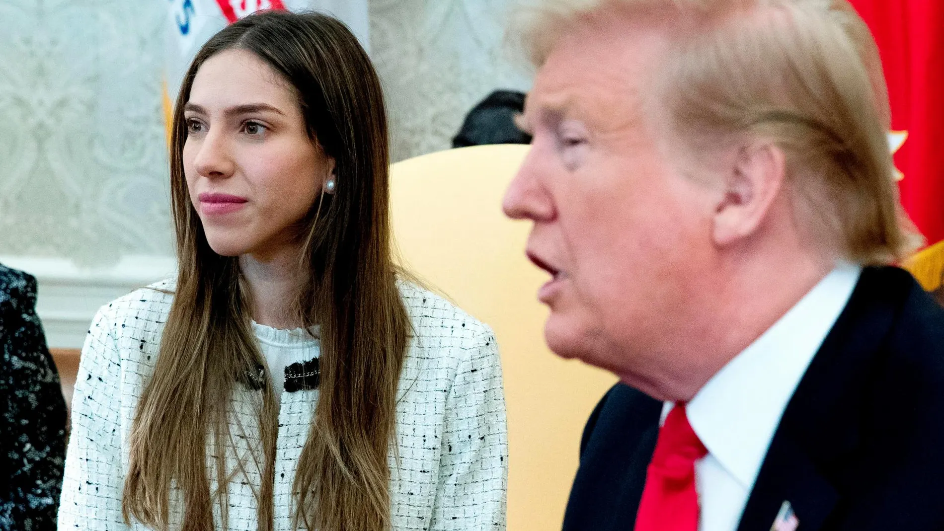 Fabiana Rosales, la esposa del jefe del Parlamento venezolano, con Trump en la Casa Blanca