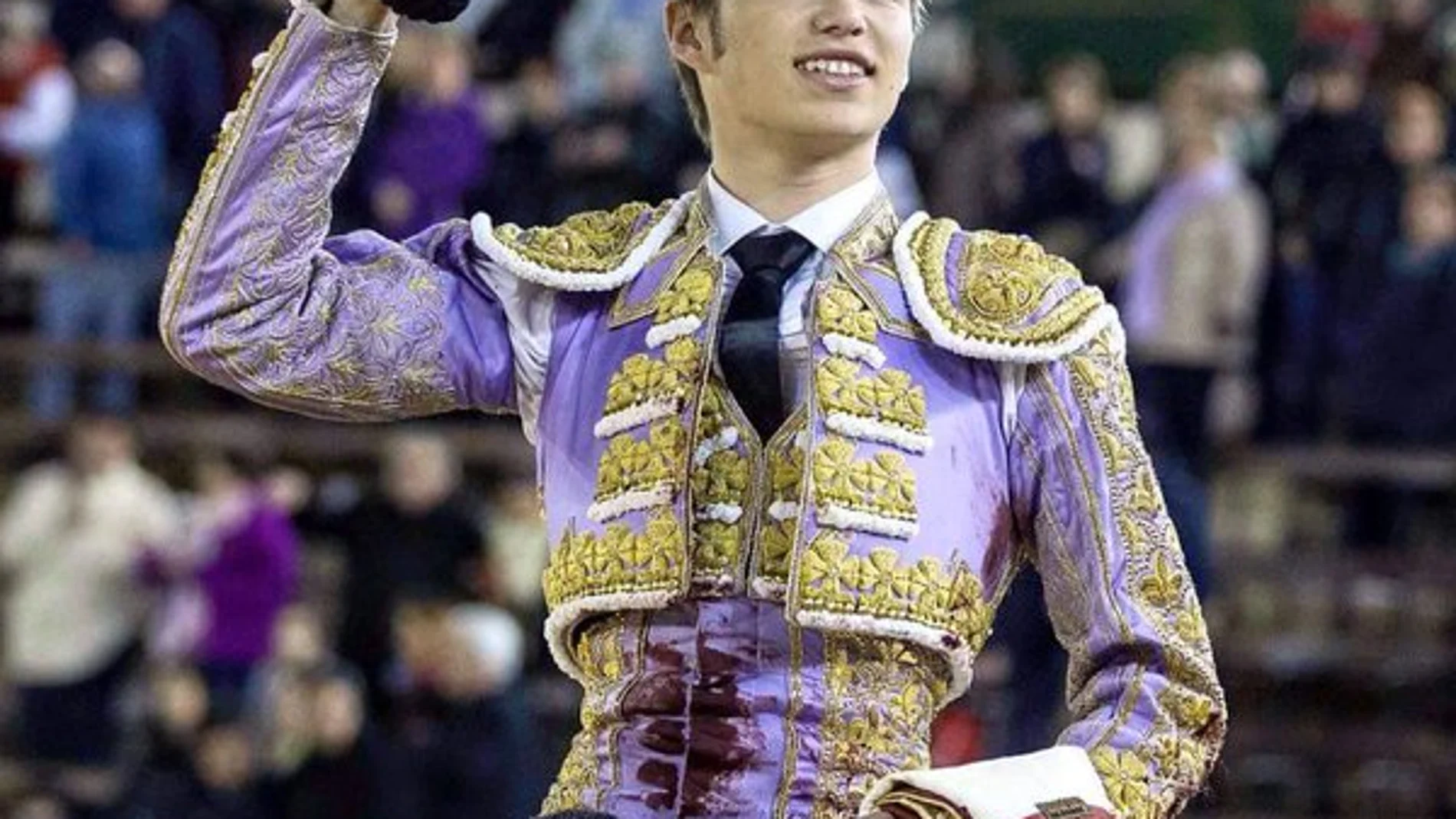 Younes abrió la primera Puerta Grande de la feria de Fallas