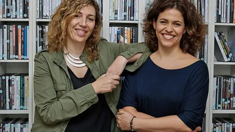 Un sólido dúo. Eva Leira (Izda.), hija de Carmena, y Yolanda Serrano son socias y reconocidas directoras de cásting