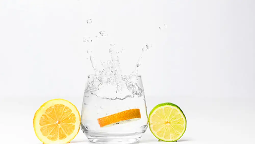 Beber agua con limón, ¿ayuda a adelgazar?
