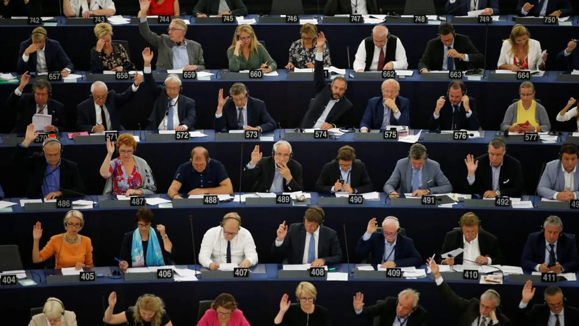Miembros del Parlamento Europeo participan en la votación sobre la modificación de la normativa de los derechos de autor / Foto: Reuters