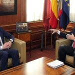 El alcalde Antonio Silván, durante una reciente reunión con el director del Incibe, Alberto Hernández