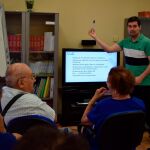 Una de las charlas formativas que se realizaron el pasado año para ayudar a los familiares a saber afrontar determinadas situaciones del día a día