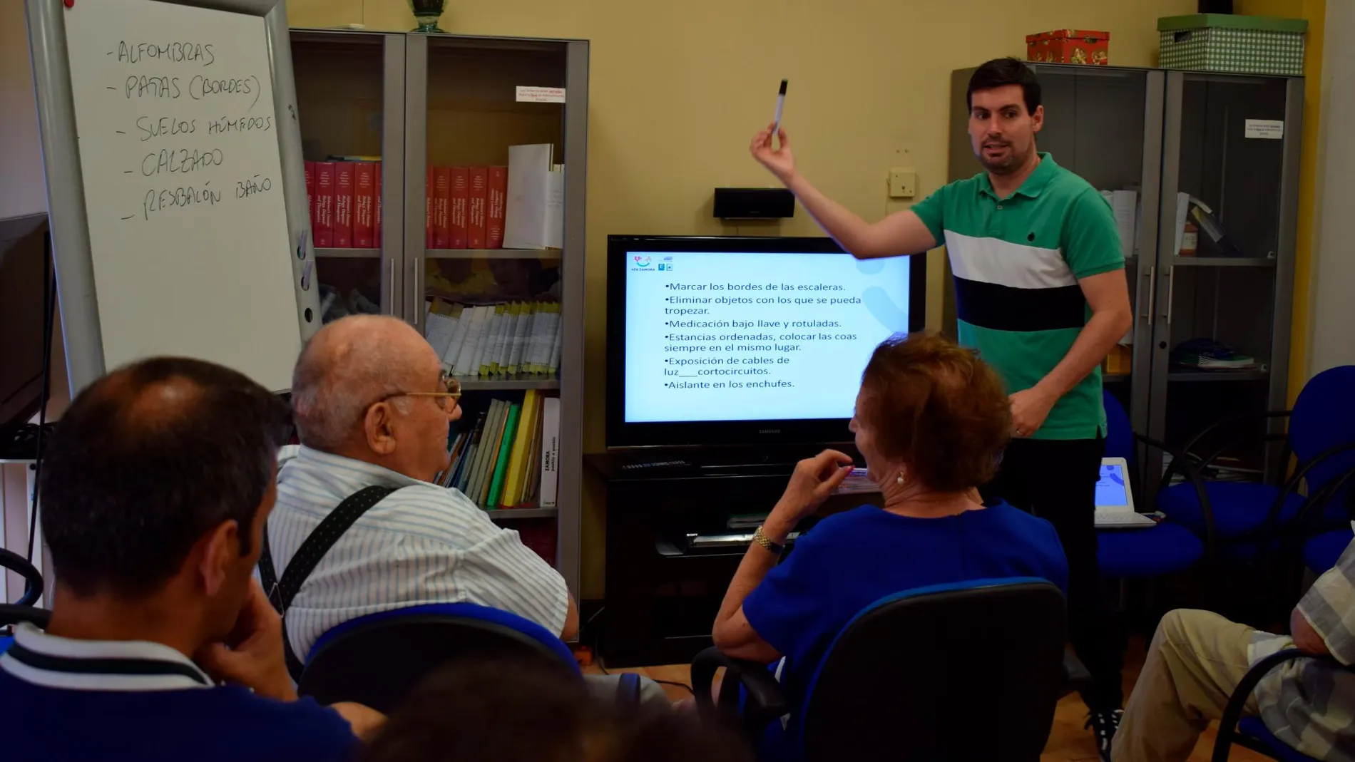 Una de las charlas formativas que se realizaron el pasado año para ayudar a los familiares a saber afrontar determinadas situaciones del día a día