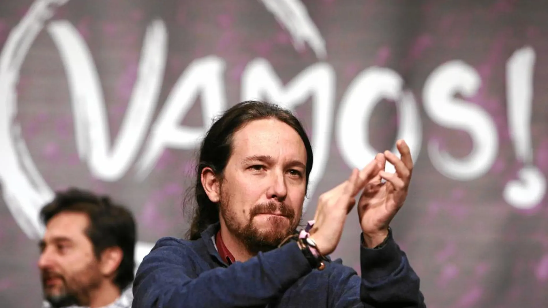 Pablo Iglesias con Rafael Mayoral, en la clausura en enero de la asamblea de una de las plataformas de Podemos