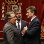 Los ministros Zoido y Catalá, ayer, con el presidente del Supremo