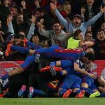 Los jugadores del Barcelona celebran el triunfo ante el PSG