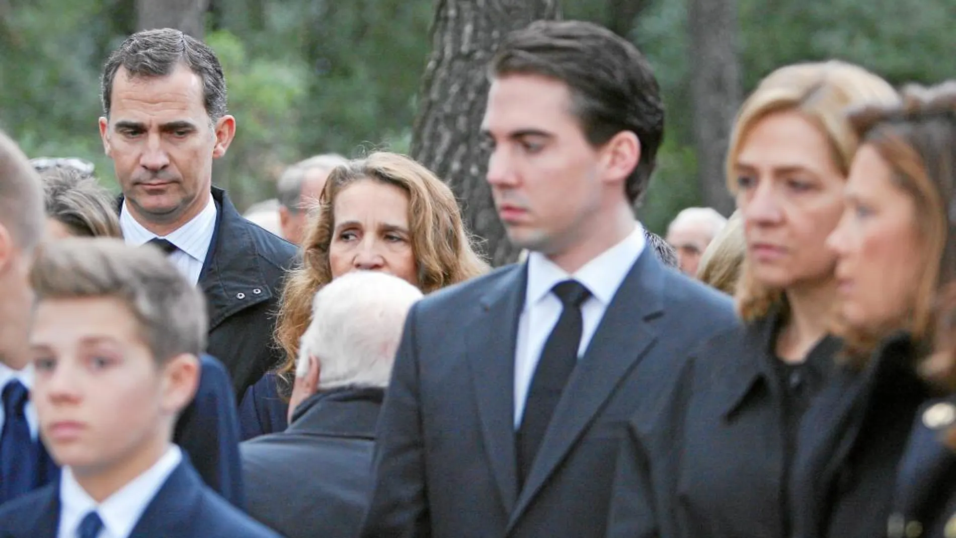 En marzo de 2014, la Reina Sofía y el entonces Príncipe de Asturias rindieron homenaje al rey Pablo I en un acto religioso celebrado en el cementerio real del palacio de Tatoi.