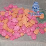 La Policía Nacional encontró más de un centenar de pastillas de éxtasis y marihuana escondidos en un vehículo sin el seguro en vigor