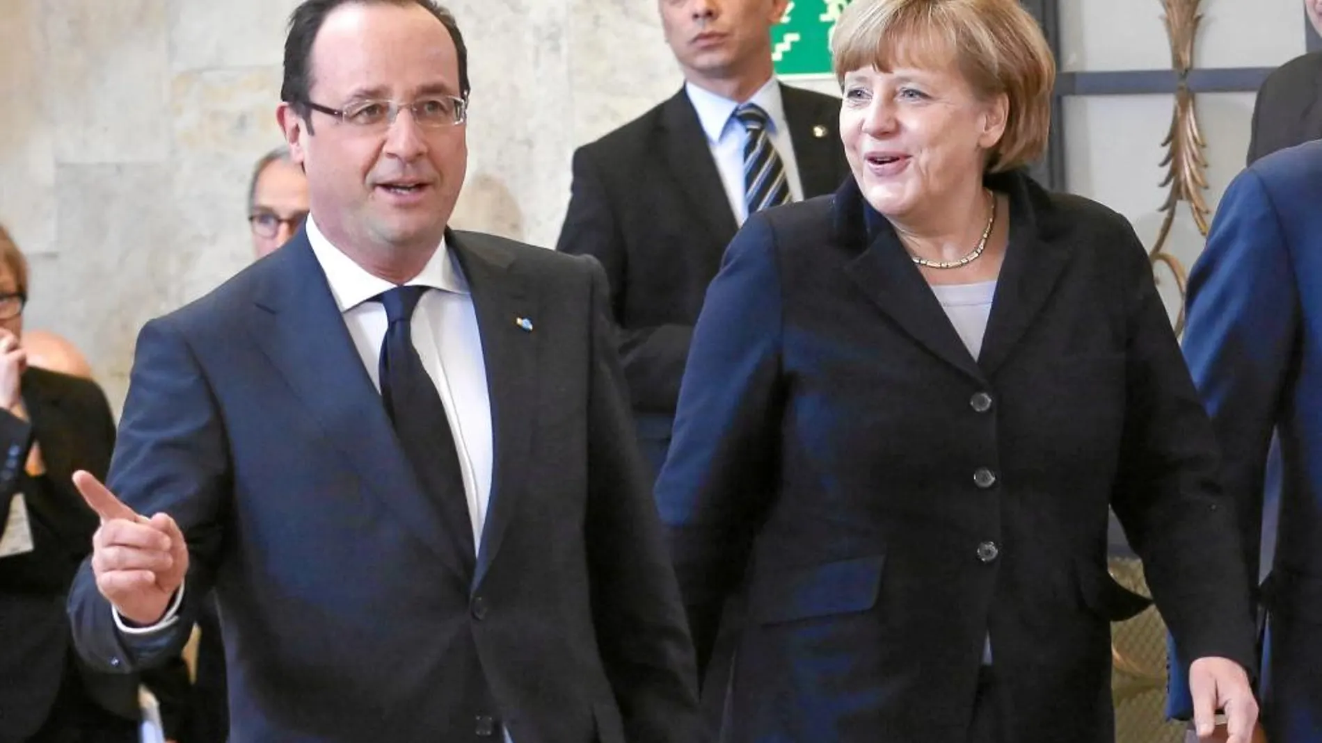 Hollande, ayer junto a la canciller alemana, Angela Merkel