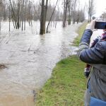 Crecida del río Bernesga a su paso por Puente Castro (León)