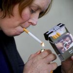 En Australia los paquetes de cigarrillos son homogéneos y sin publicidad