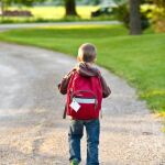 Un estudio del CEU determina que el 80,4% de los niños en edad escolar excede el peso recomendado de sus mochilas
