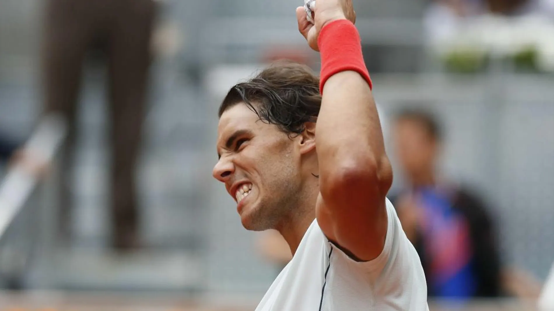 Rafael Nadal celebra su victoria ante el francés Benoit Paire, durante el partido de dieciseisavos de final del Open de Madrid