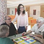 La vicepresidenta Oltra en una fotografía de archivo durante una visita a la residencia de Carlet