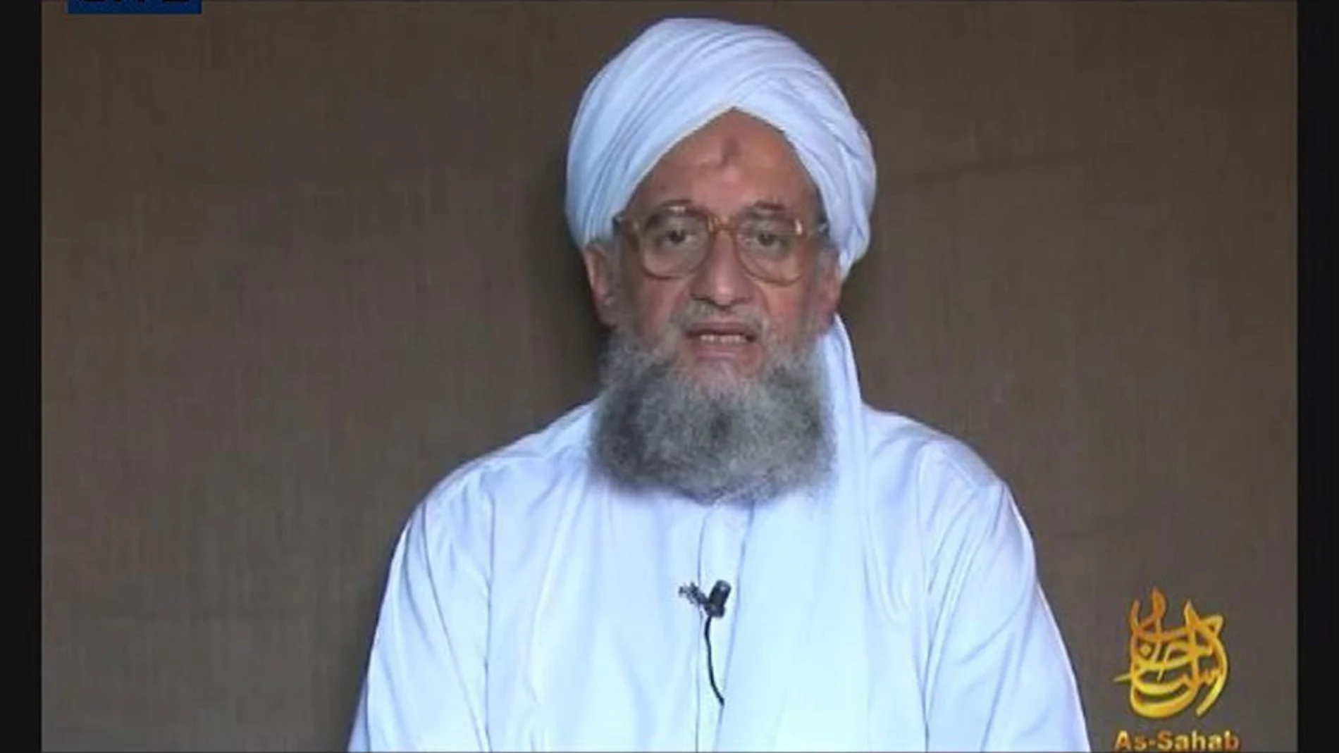 Imagen de archivo de un vídeo de Al Qaeda que muestra al líder de Al Qaeda, Ayman el Zawahiri. EFE