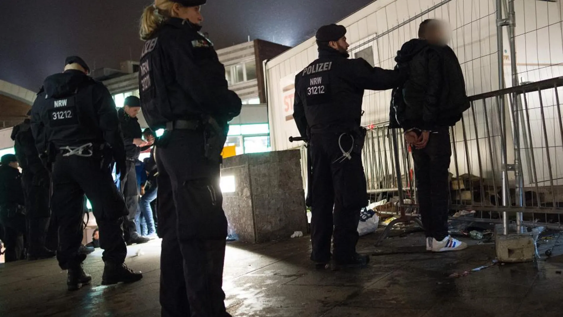 En la víspera de Año Nuevo, Unas 90 mujeres fueron atacadas en Colonia