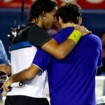 Nadal y Federer tras la final de Australia de 2009