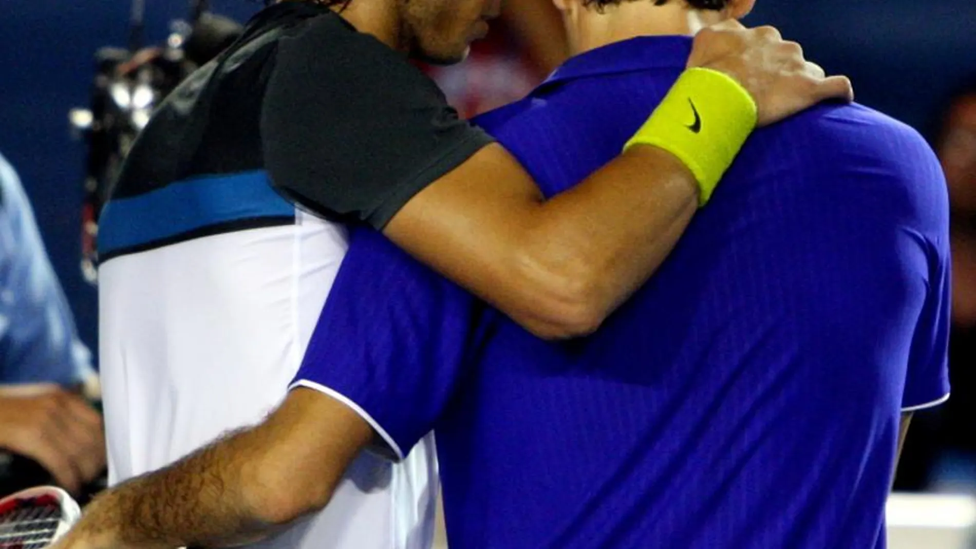 Nadal y Federer tras la final de Australia de 2009