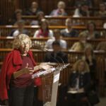 La alcaldesa de Madrid, Manuela Carmena, durante su intervención hoy en el ciclo de conferencias "Ciudades para vivir, ciudades para convivir"