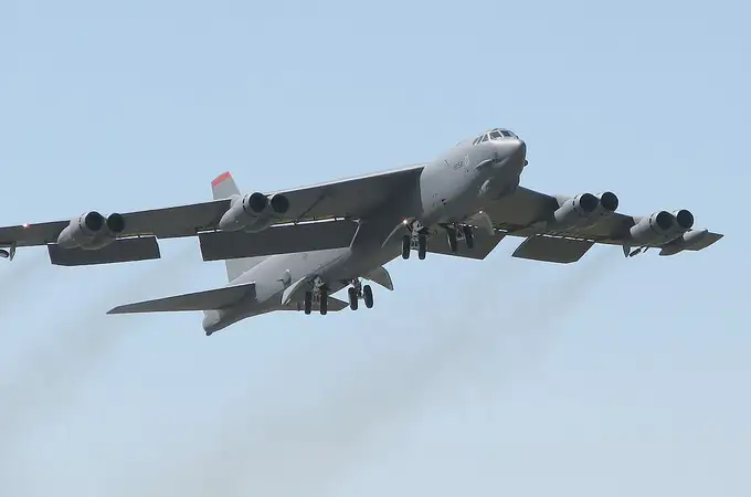 ¿Sobrevolarán Europa con armas nucleares los bombardeos B-52 de la OTAN?
